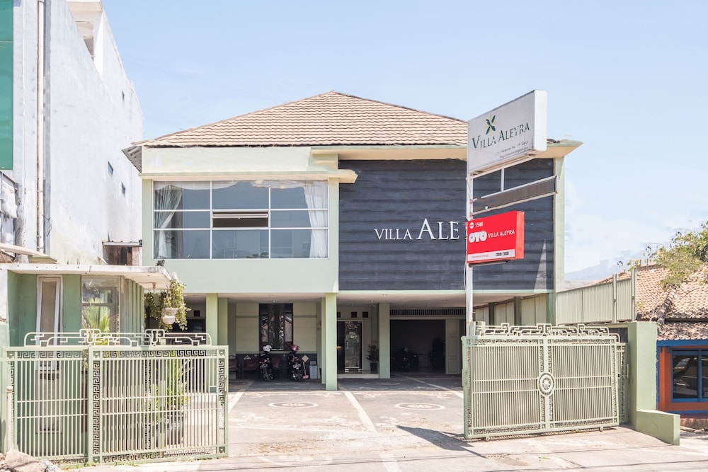 Villa Aleyra by OYO Rooms