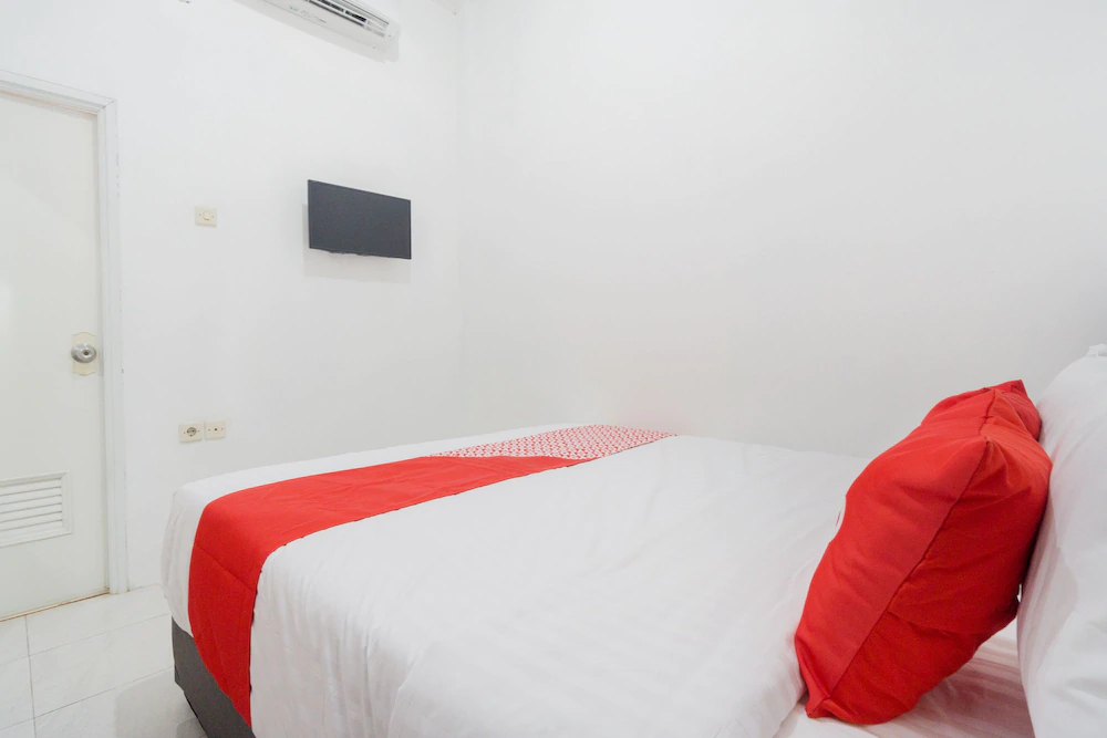 RedDoorz Syariah near PGC Cililitan