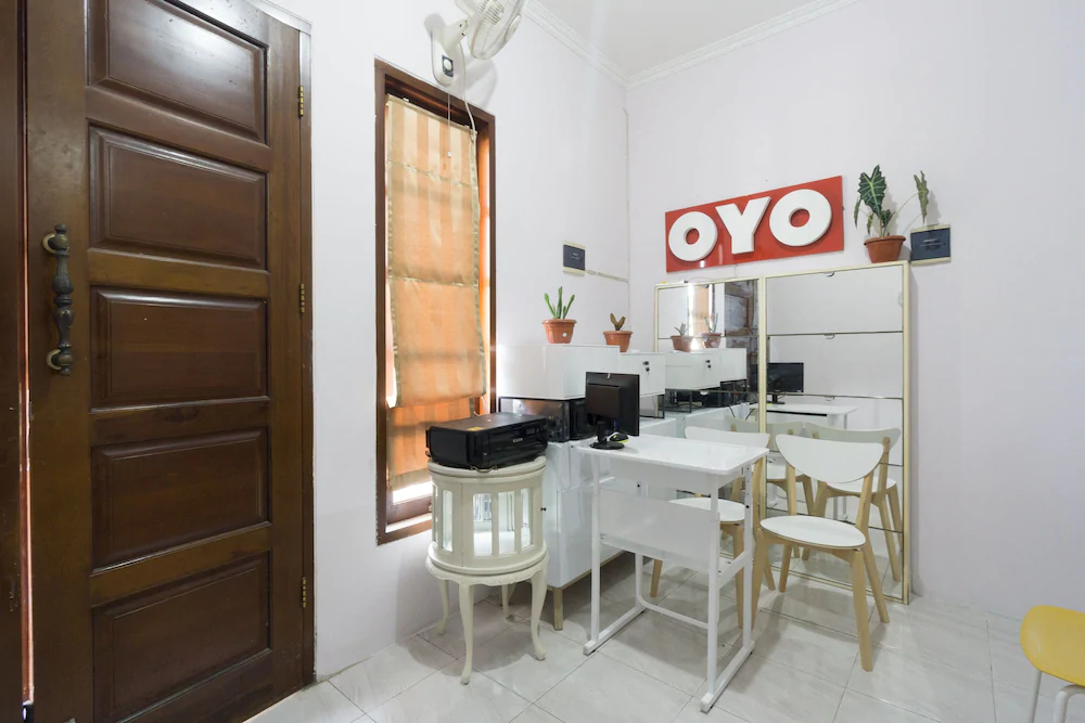 RedDoorz Syariah near PGC Cililitan