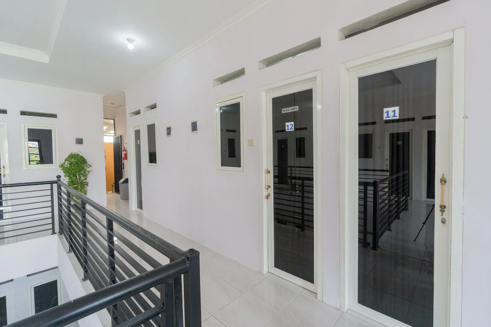 RedDoorz Syariah near PGC Cililitan