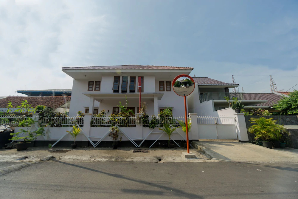 RedDoorz Syariah near PGC Cililitan