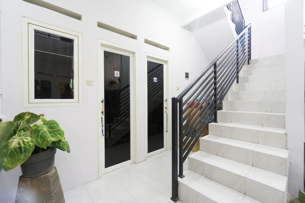 RedDoorz Syariah near PGC Cililitan