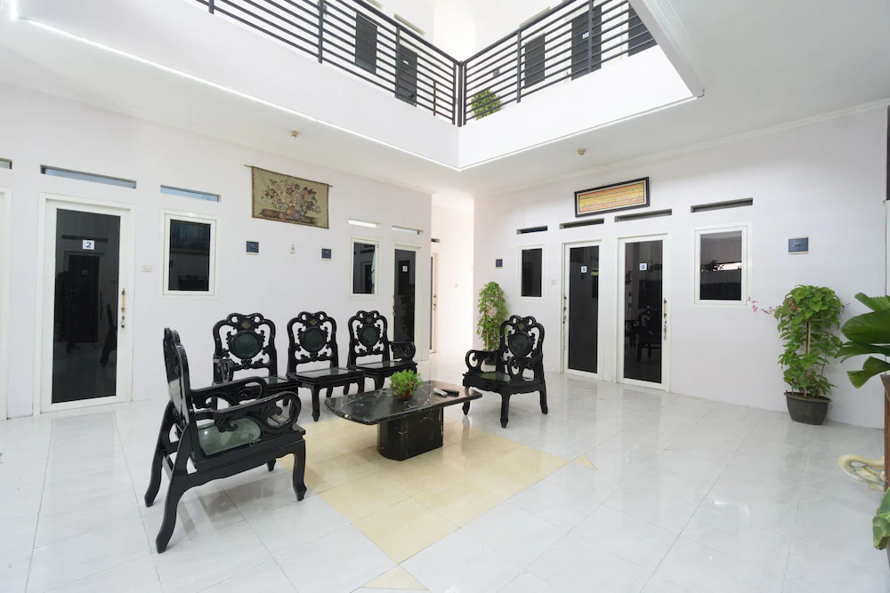 RedDoorz Syariah near PGC Cililitan