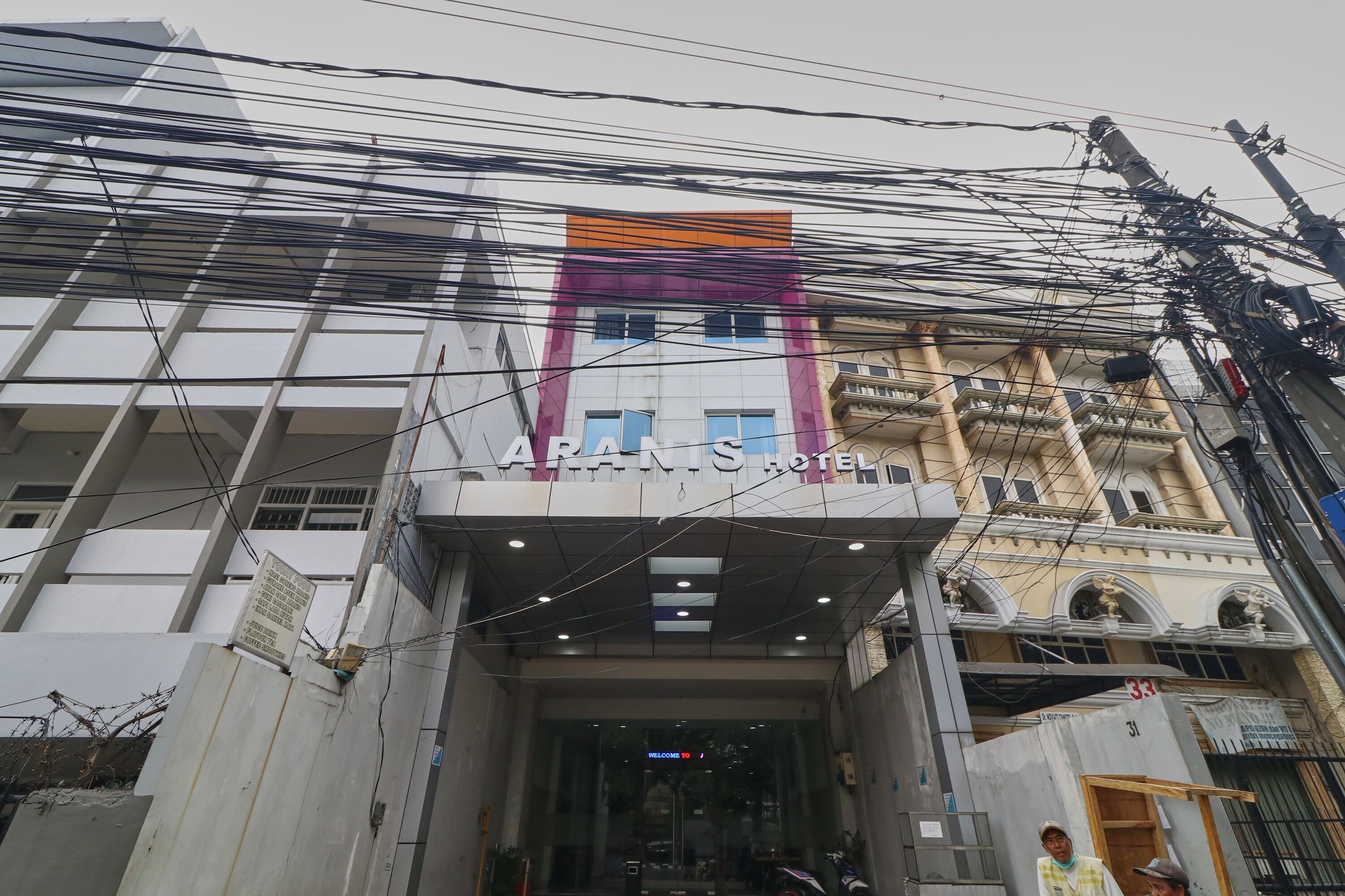 Aranis Hotel