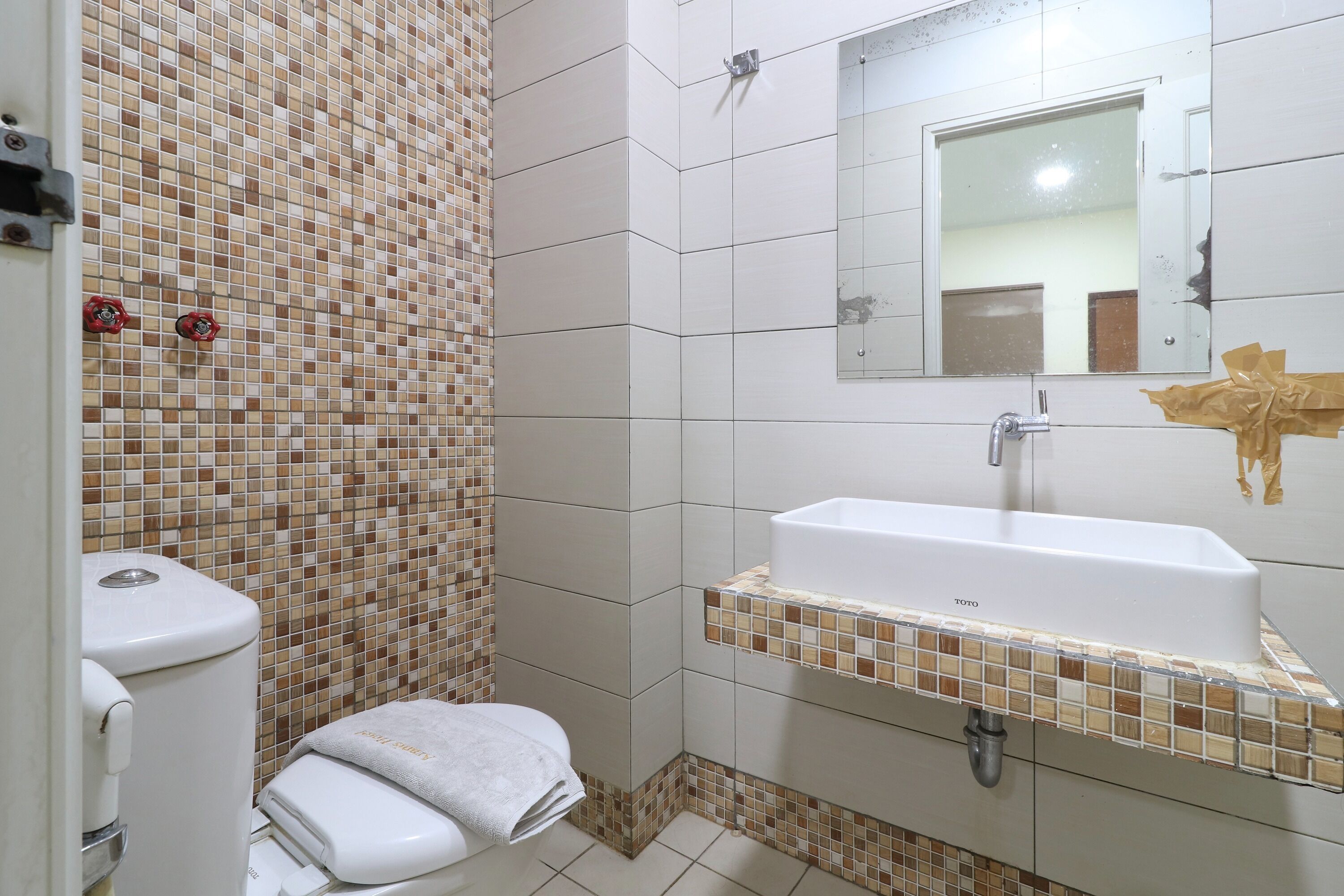 Aranis Hotel