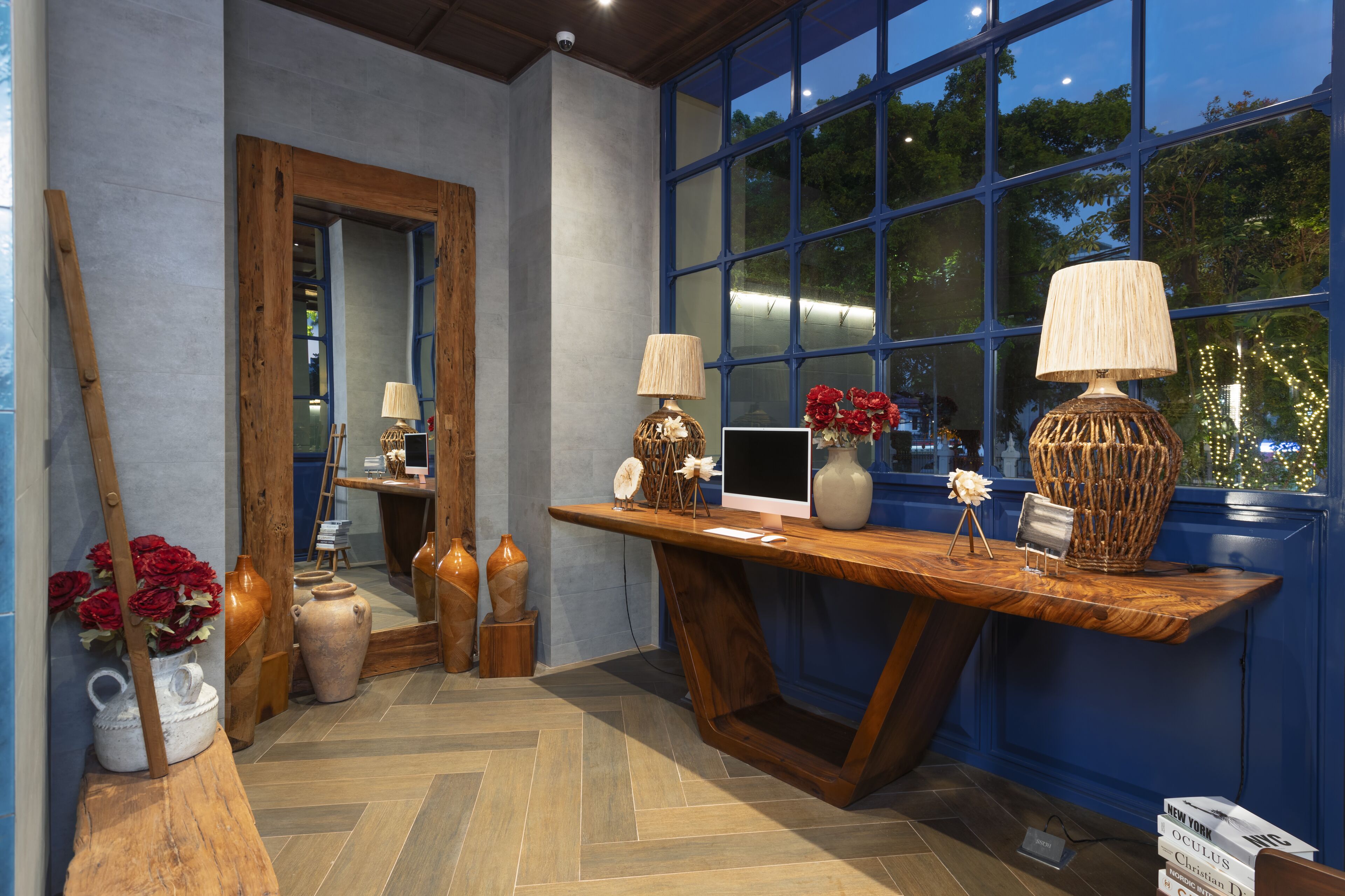 Ashley Tugu Tani Menteng