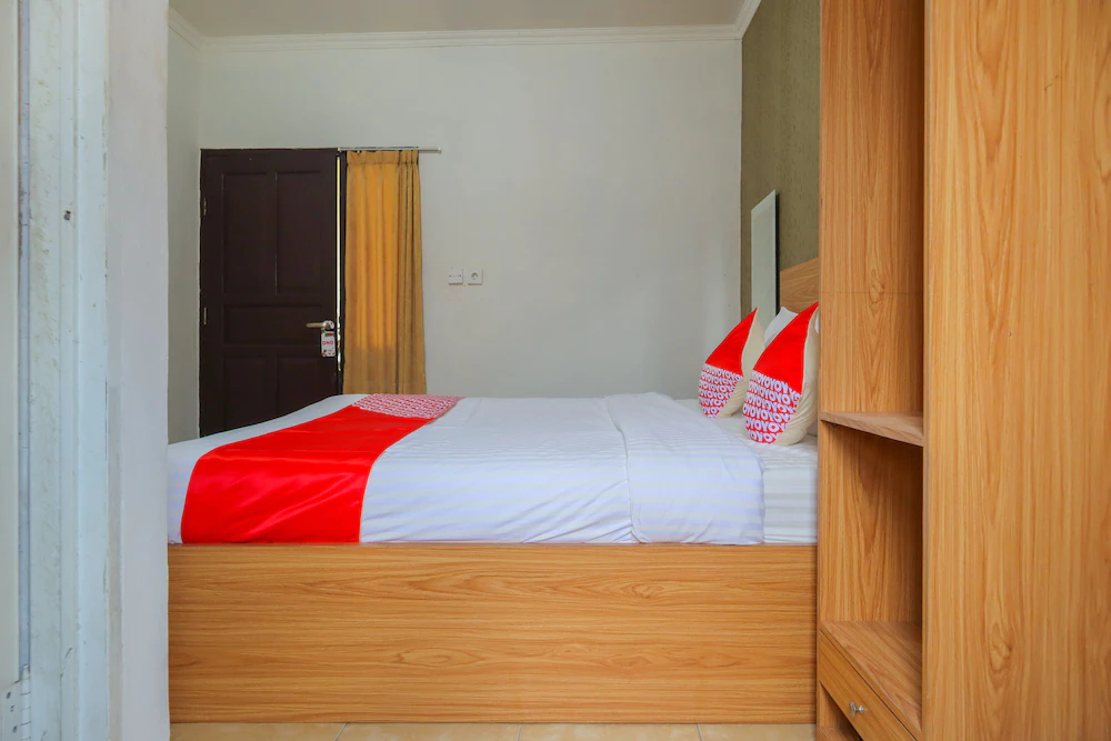 Assirot Residence by OYO Rooms