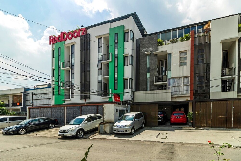 Avalon Thamrin 8 by RedDoorz