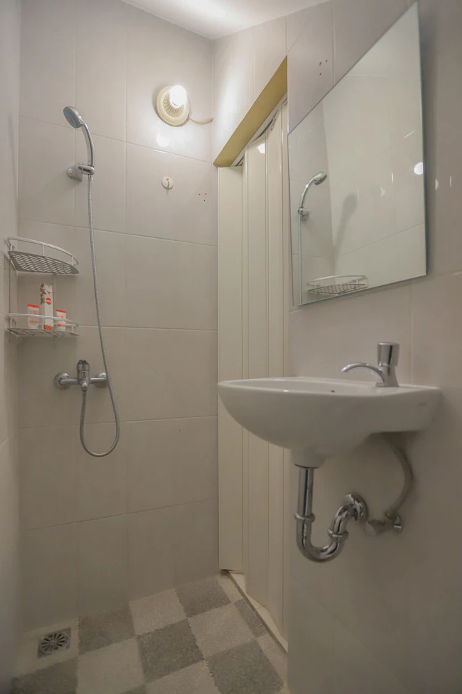 Balcon Biru By OYO Rooms