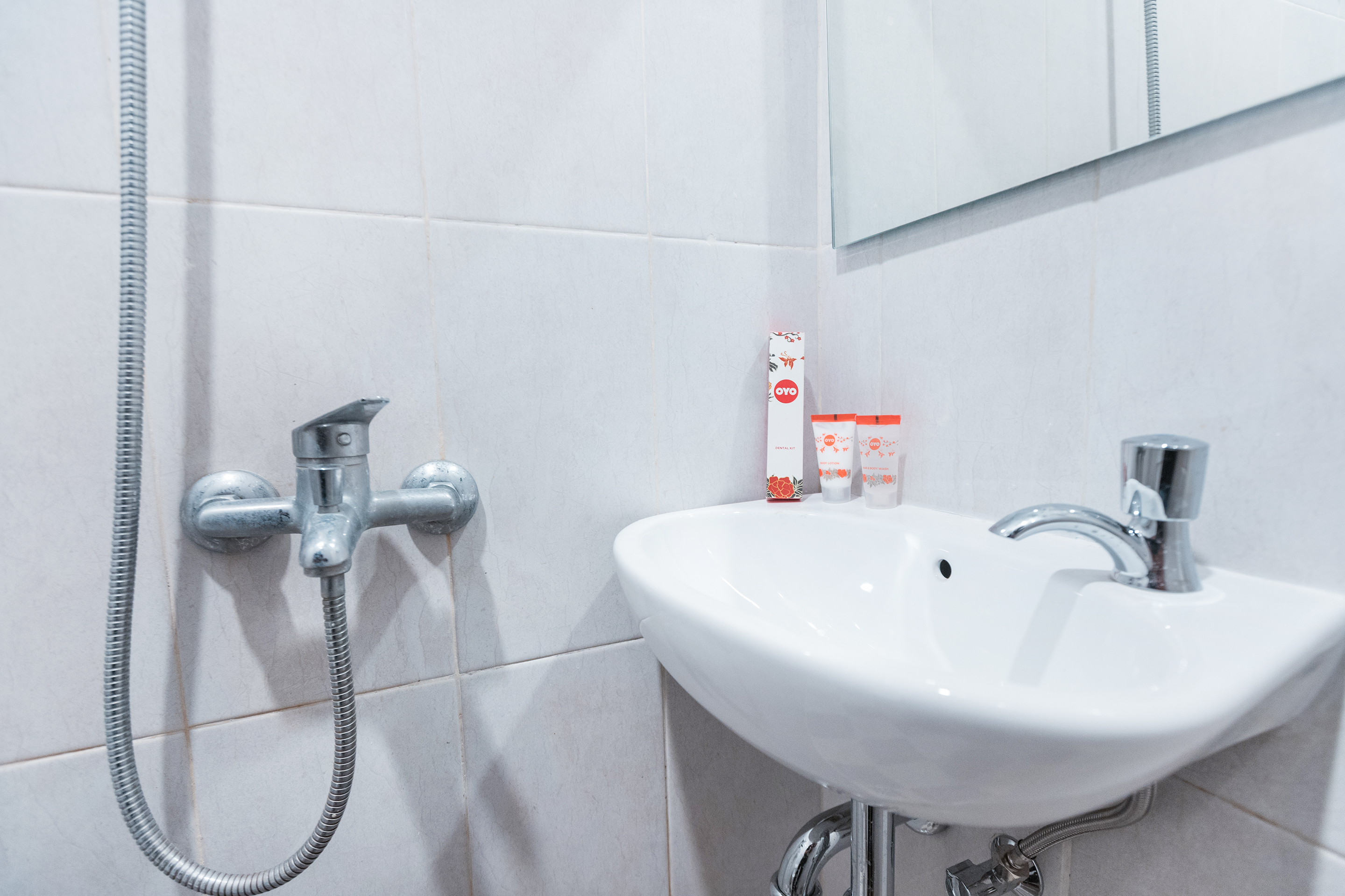 Balcon Biru By OYO Rooms