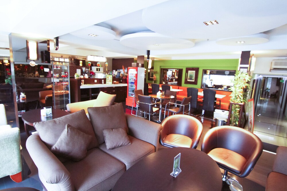 Bamboo Inn Hotel & Cafe by Airy Rooms