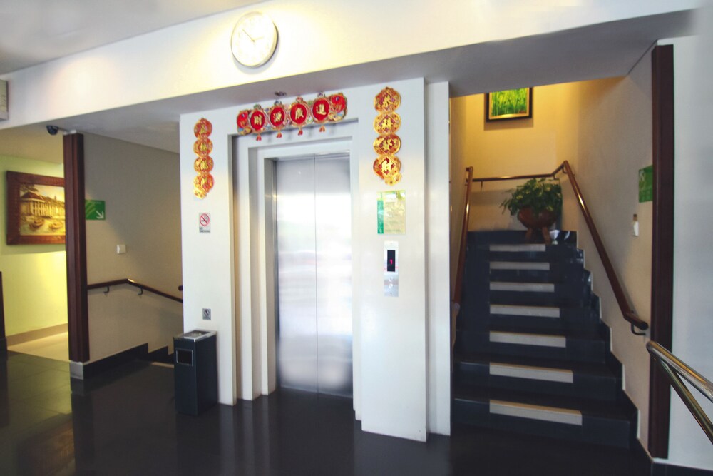 Bamboo Inn Hotel & Cafe by Airy Rooms