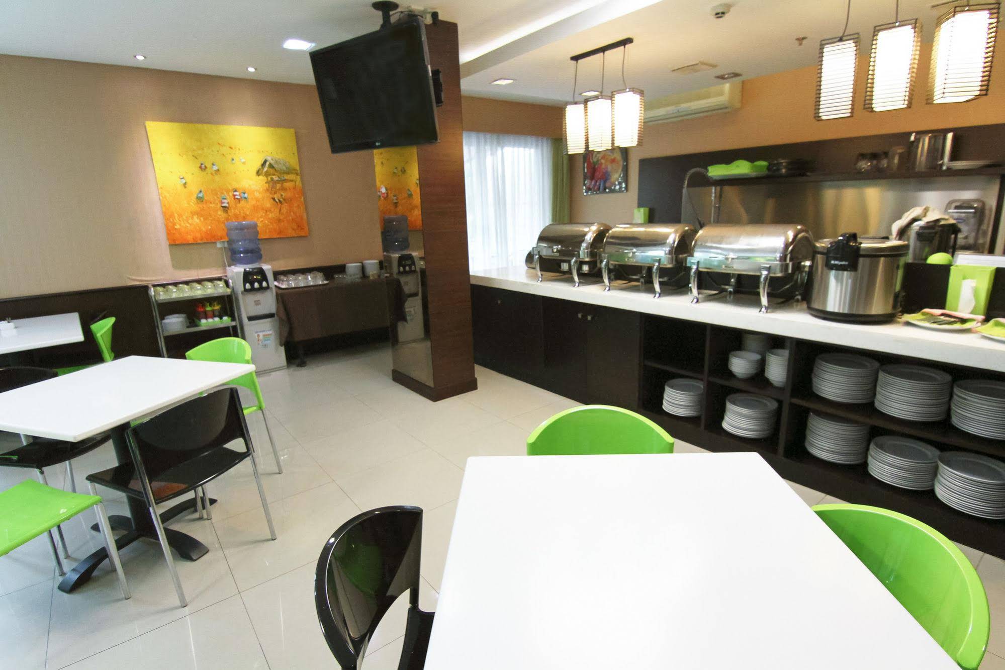 Bamboo Inn Hotel & Cafe by Airy Rooms