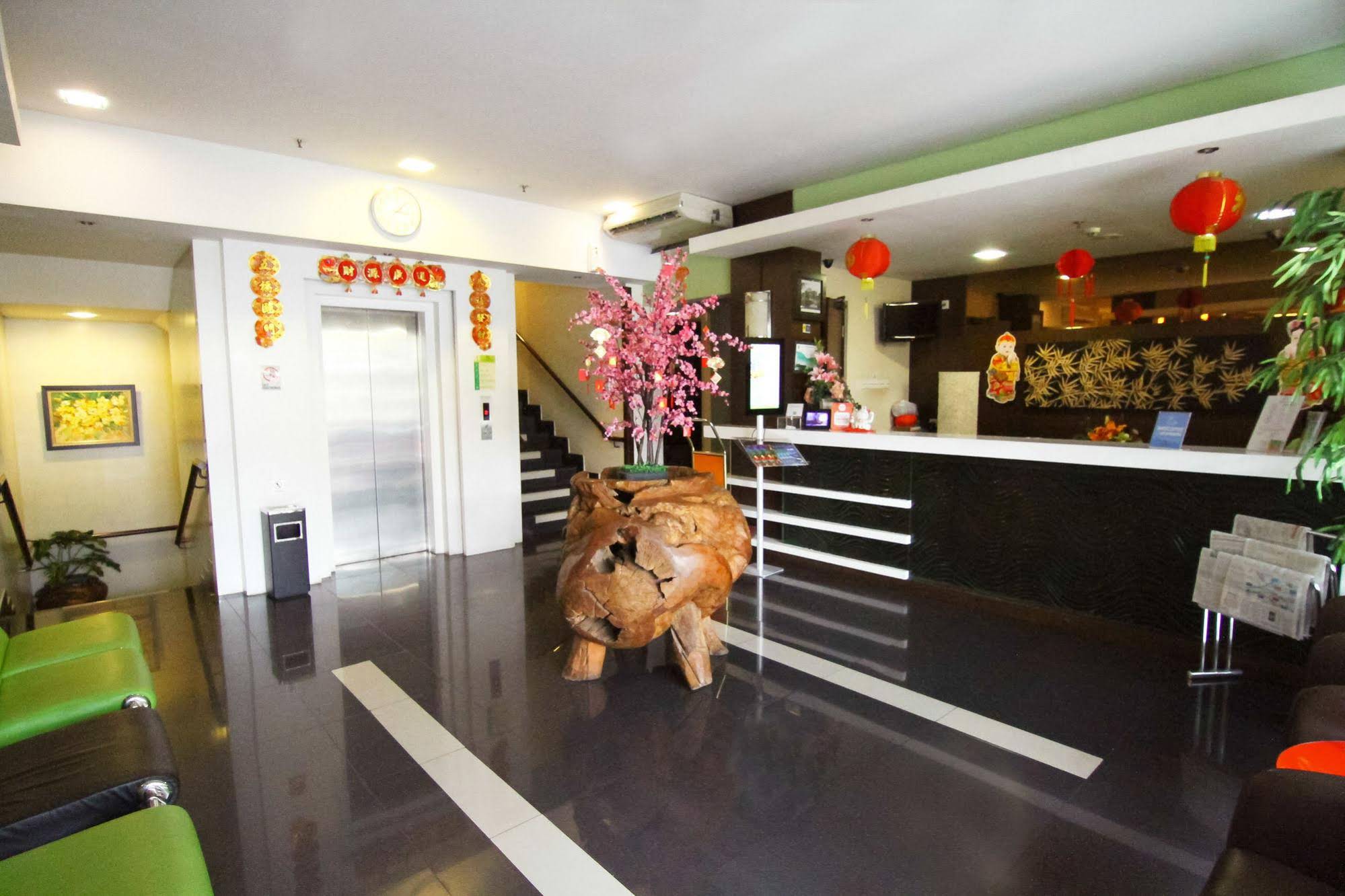 Bamboo Inn Hotel & Cafe by Airy Rooms