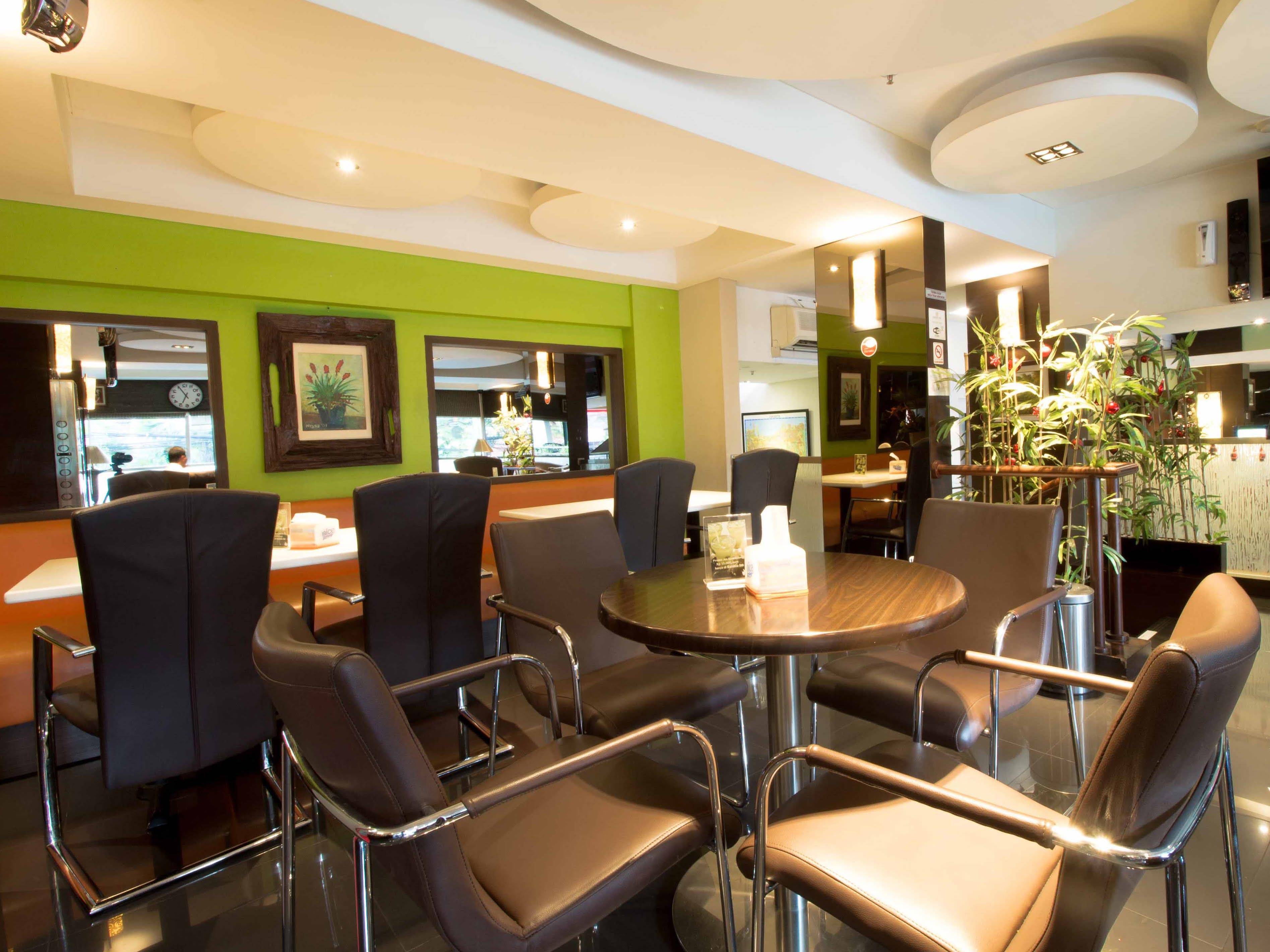 Bamboo Inn Hotel & Cafe by RedDoorz