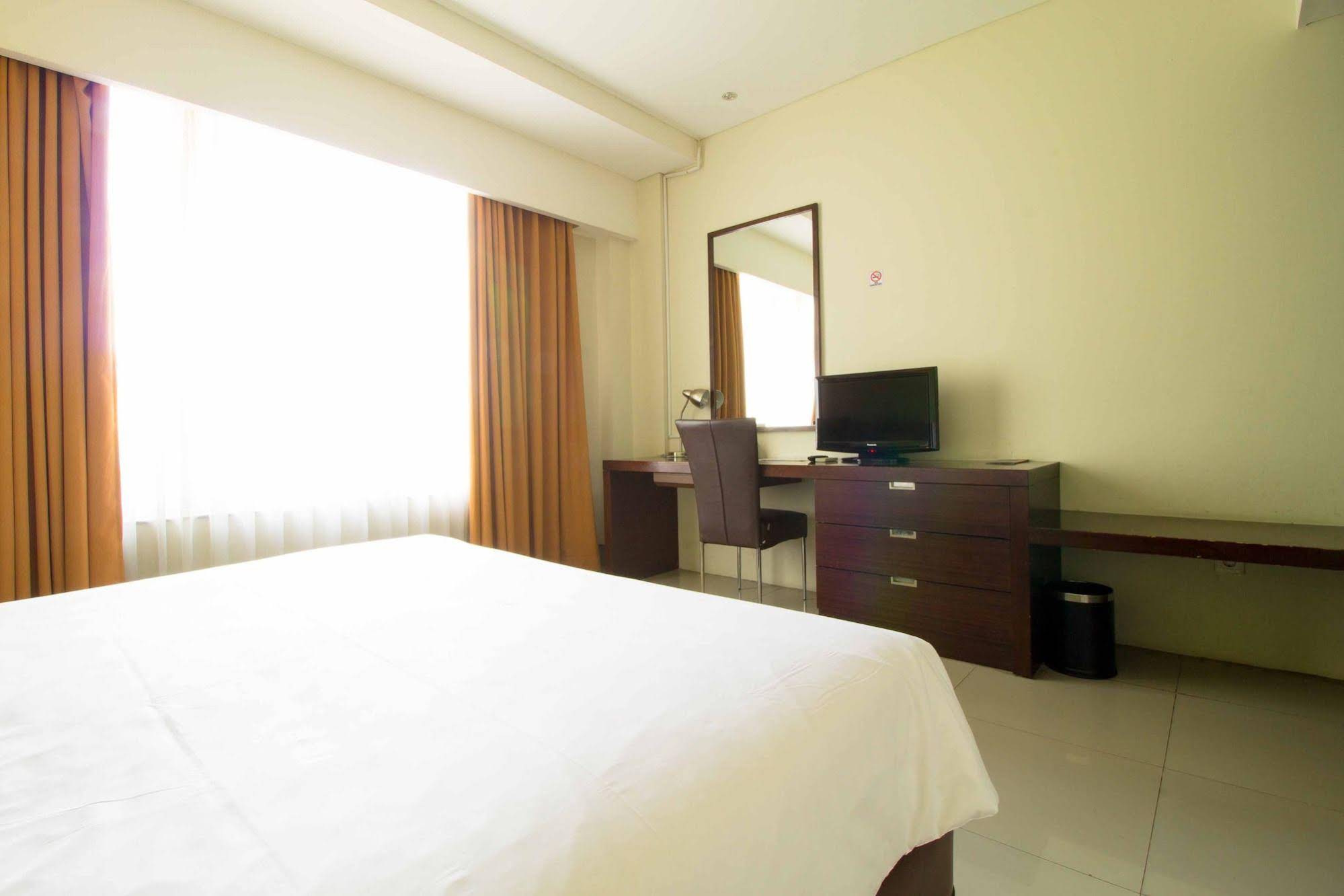 Bamboo Inn Hotel & Cafe by RedDoorz