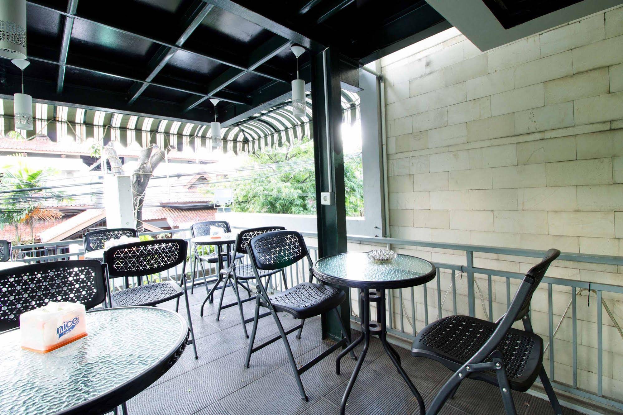 Bamboo Inn Hotel & Cafe by RedDoorz