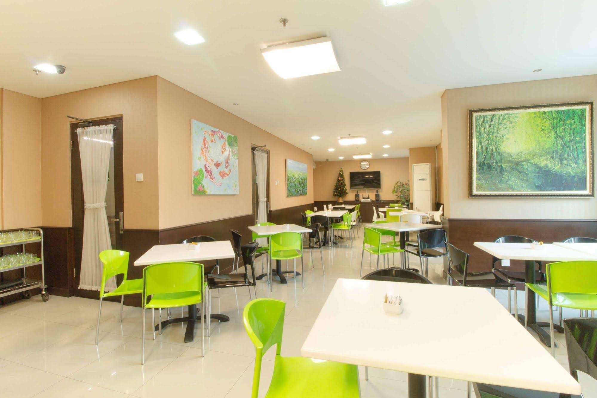 Bamboo Inn Hotel & Cafe by RedDoorz