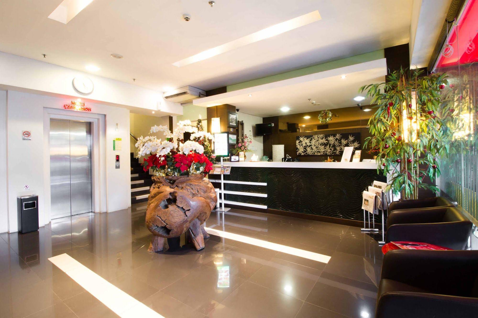 Bamboo Inn Hotel & Cafe by RedDoorz