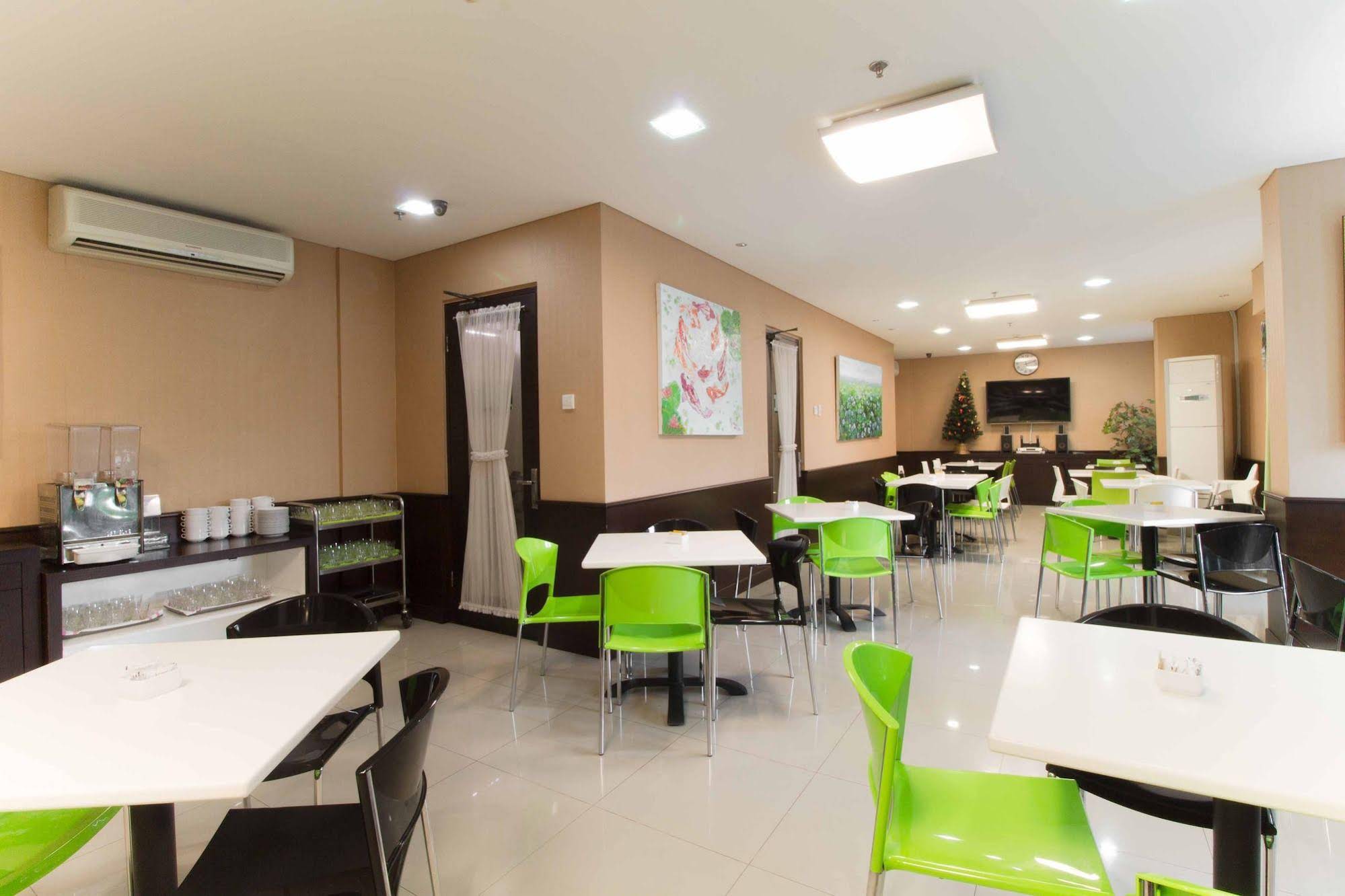 Bamboo Inn Hotel & Cafe by RedDoorz