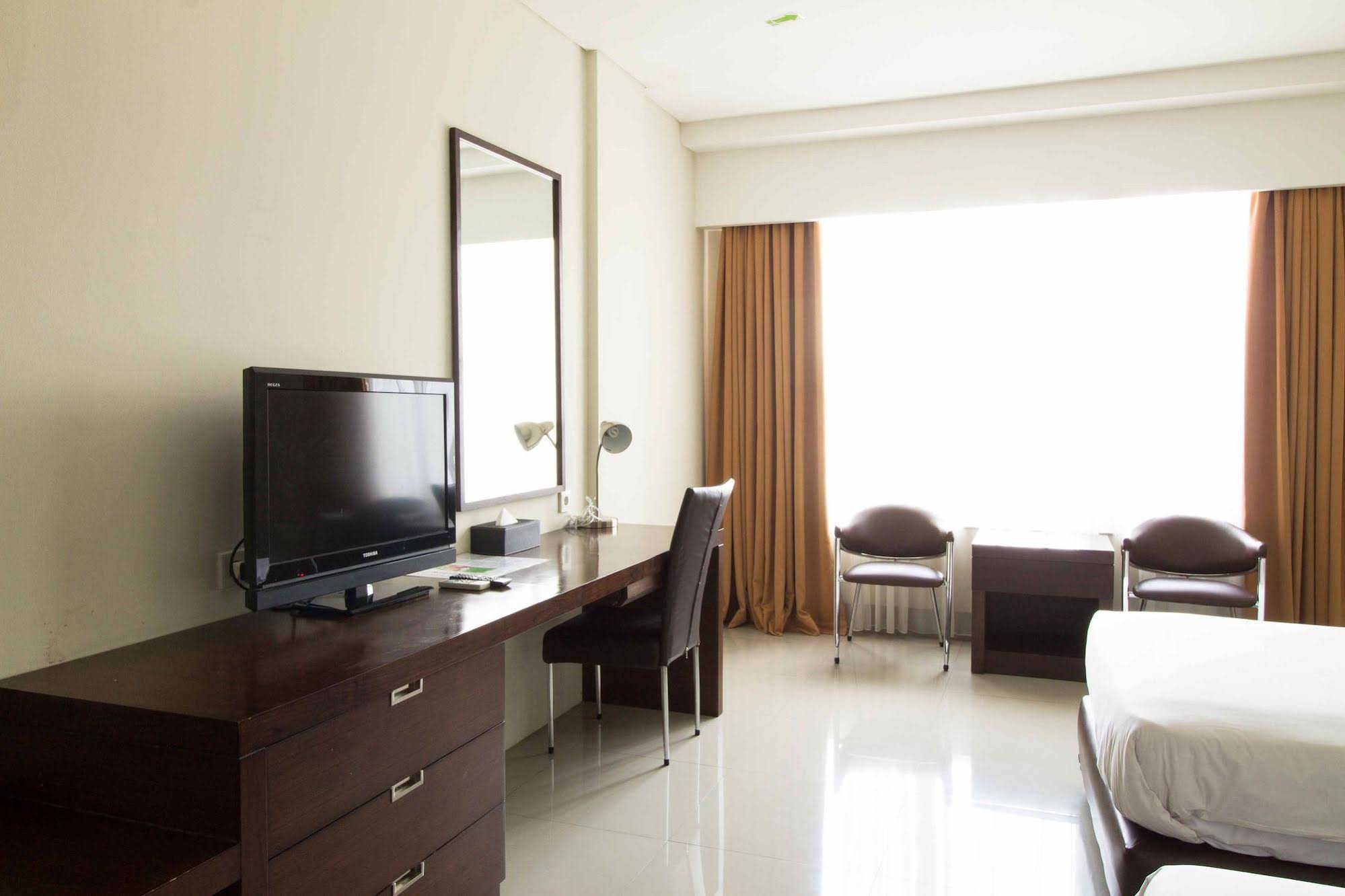 Bamboo Inn Hotel & Cafe by RedDoorz