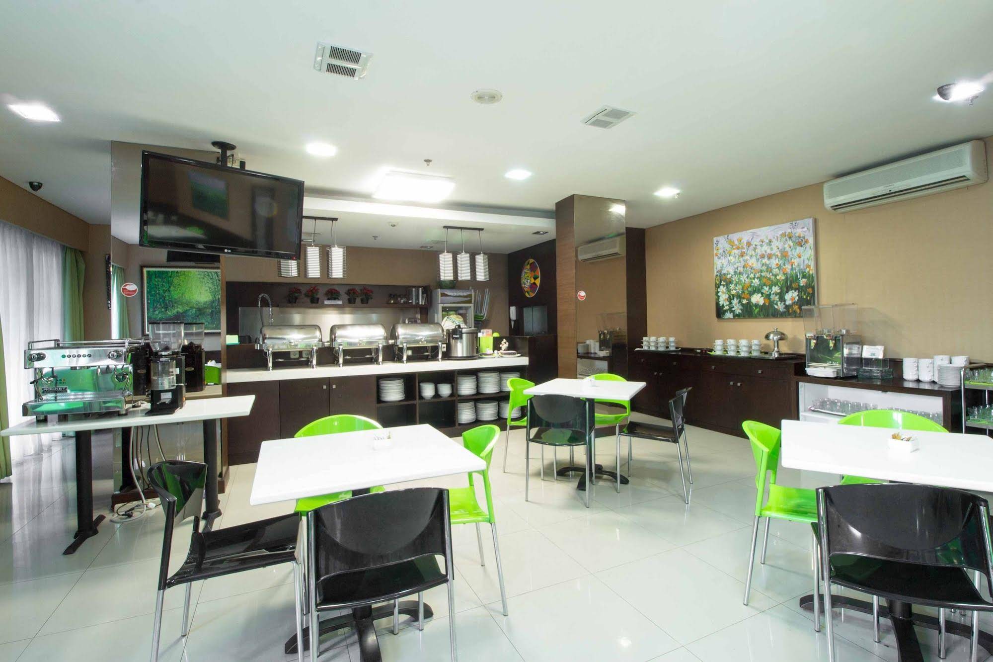 Bamboo Inn Hotel & Cafe by RedDoorz