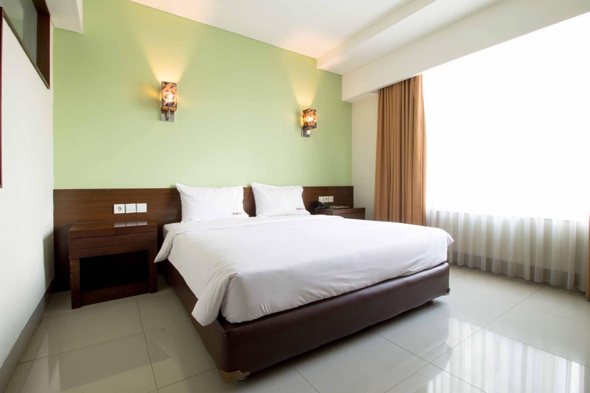 Bamboo Inn Hotel & Cafe by RedDoorz