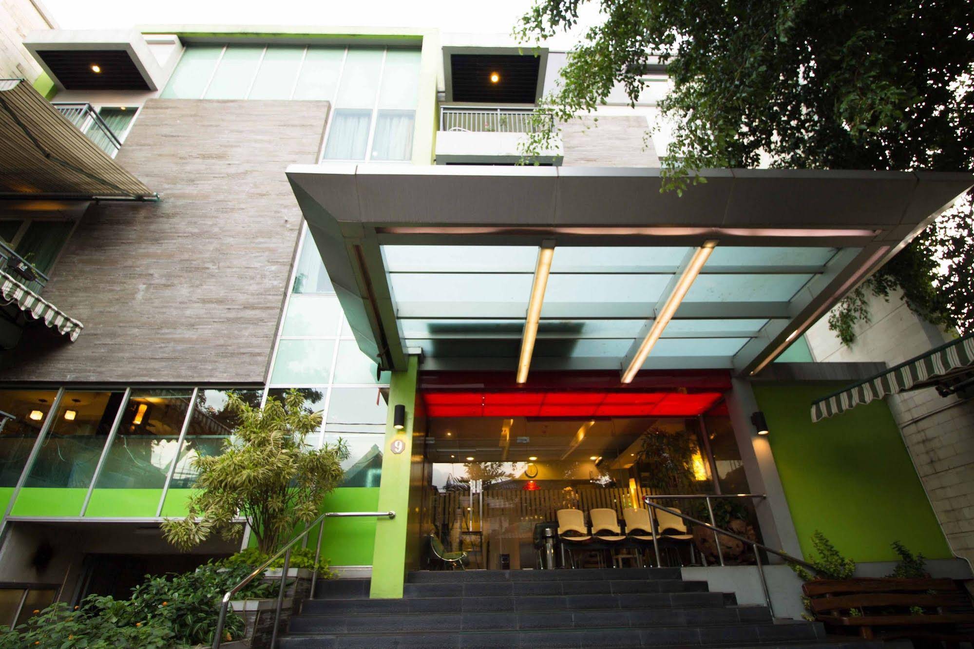 Bamboo Inn Hotel & Cafe by RedDoorz