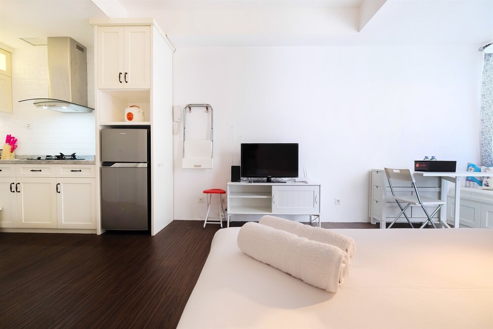 Bassura City Apartment By Travelio