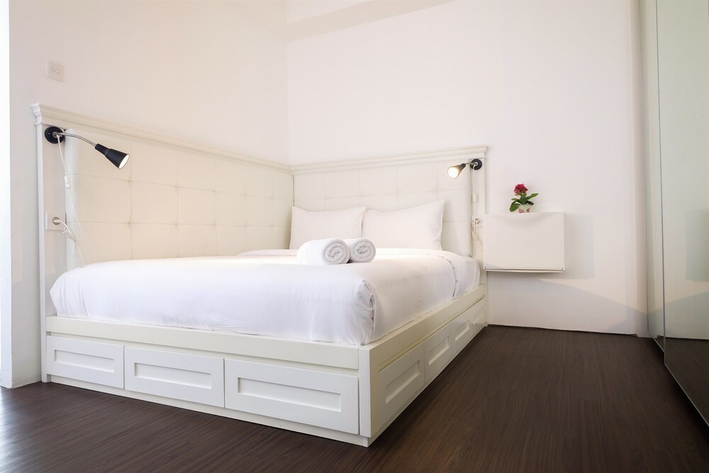 Bassura City Apartment By Travelio