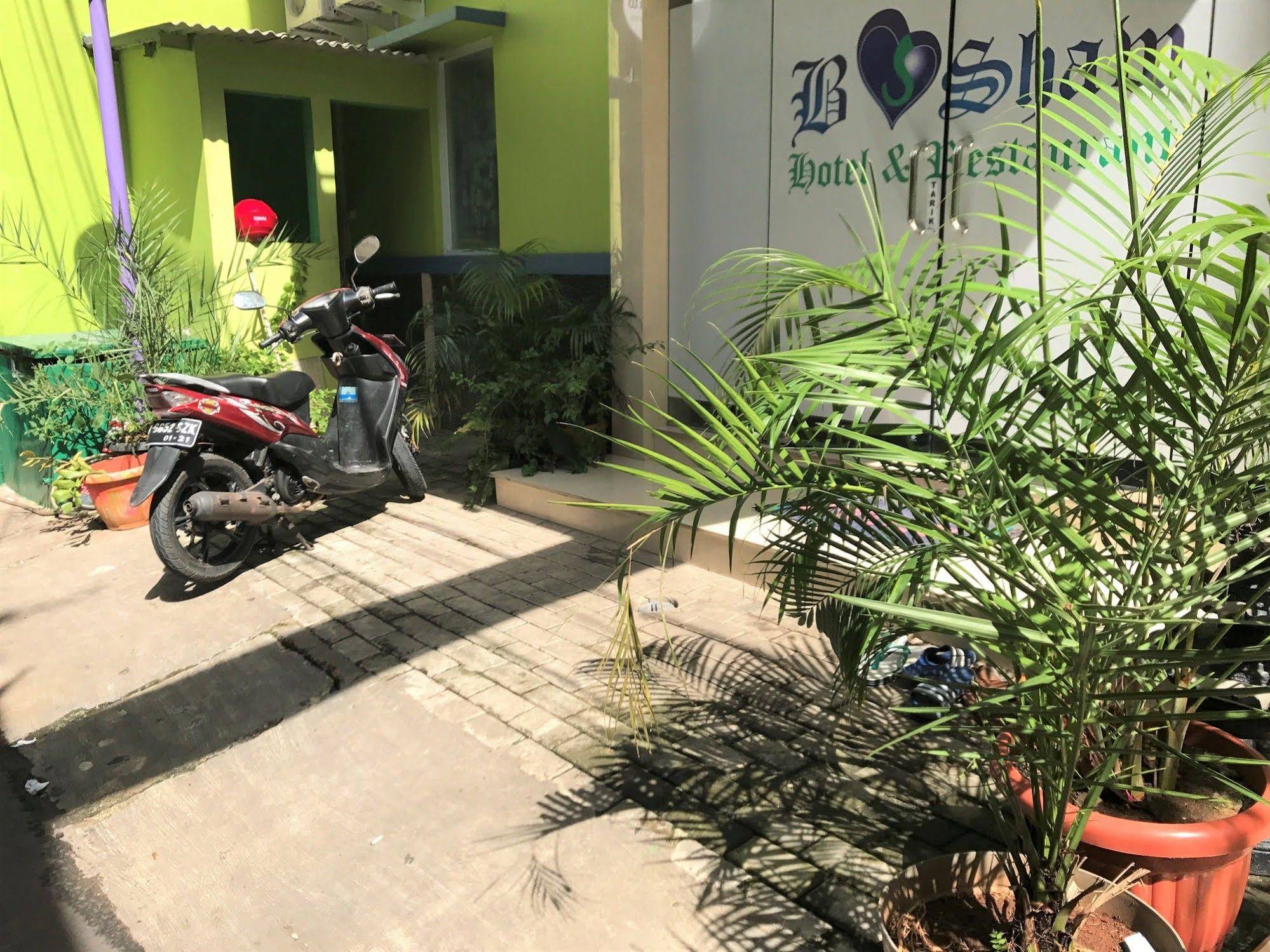 B Shaw Hotel & Restaurant