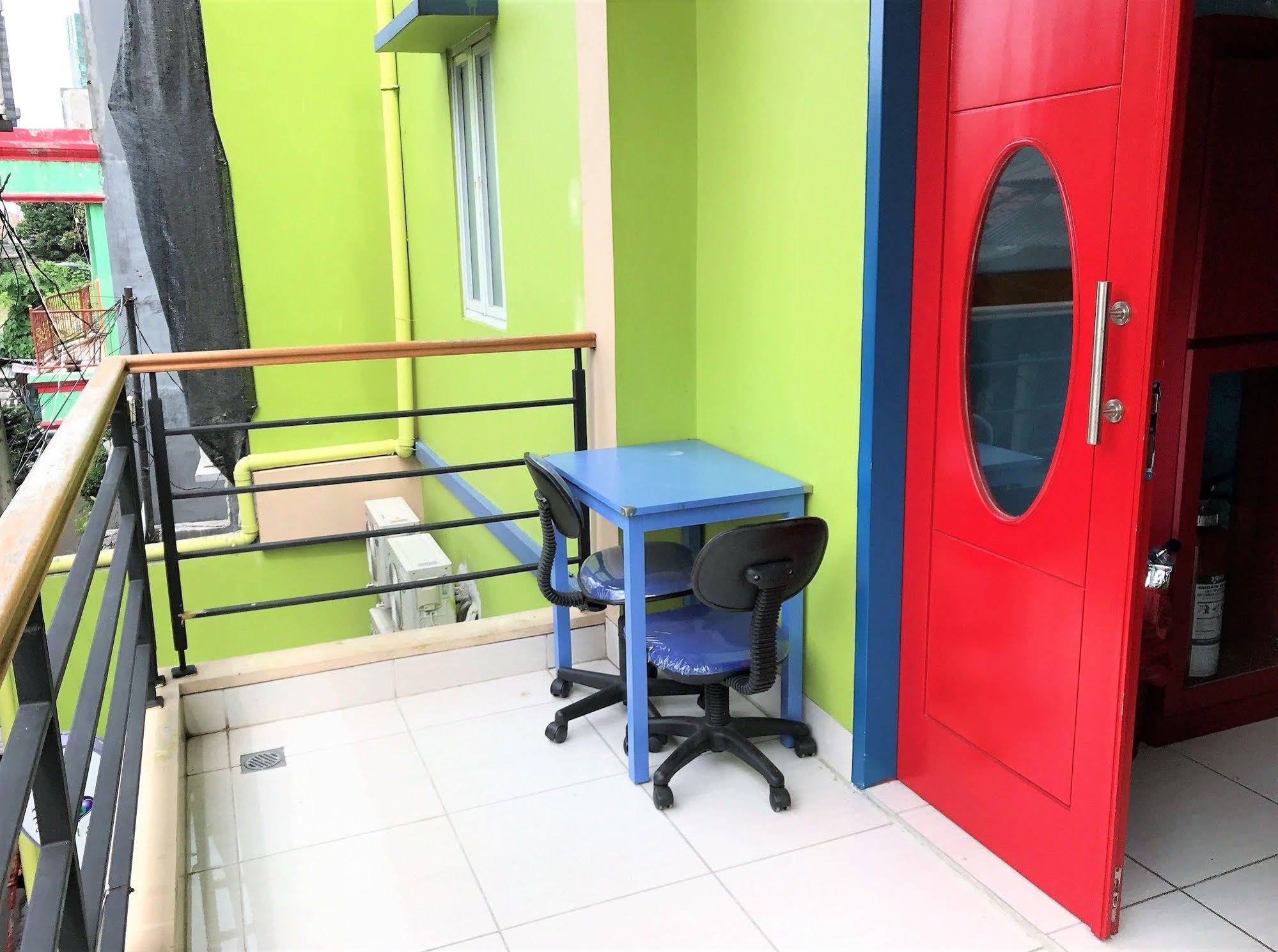 B Shaw Hotel & Restaurant