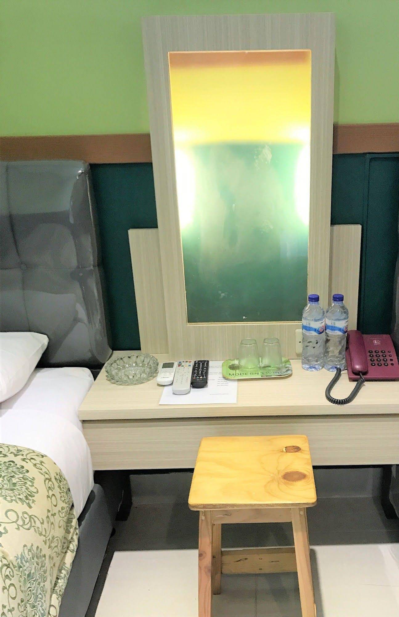 B Shaw Hotel & Restaurant