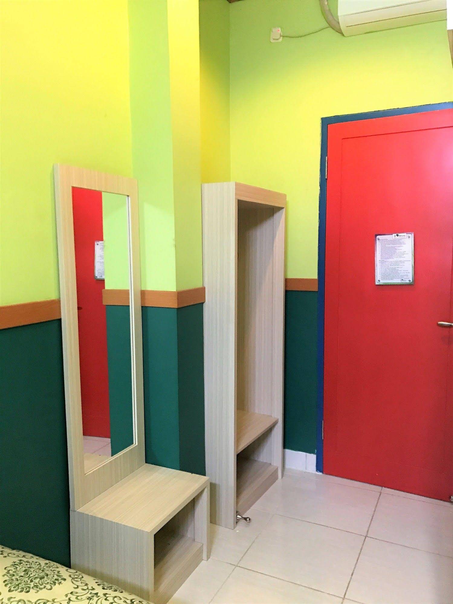 B Shaw Hotel & Restaurant