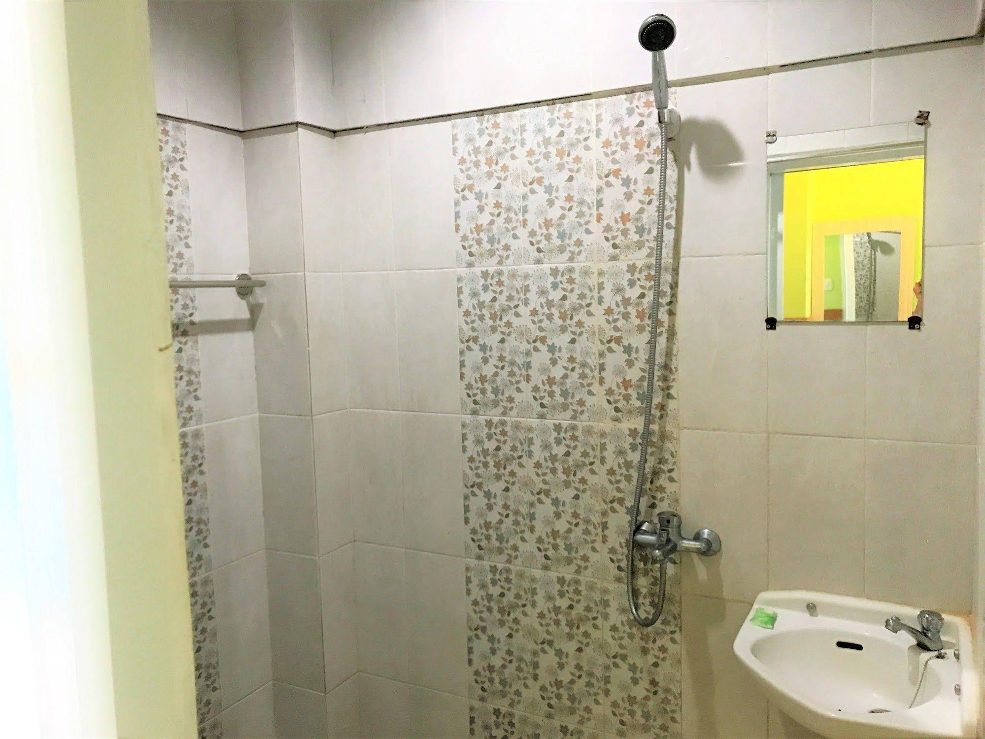 B Shaw Hotel & Restaurant