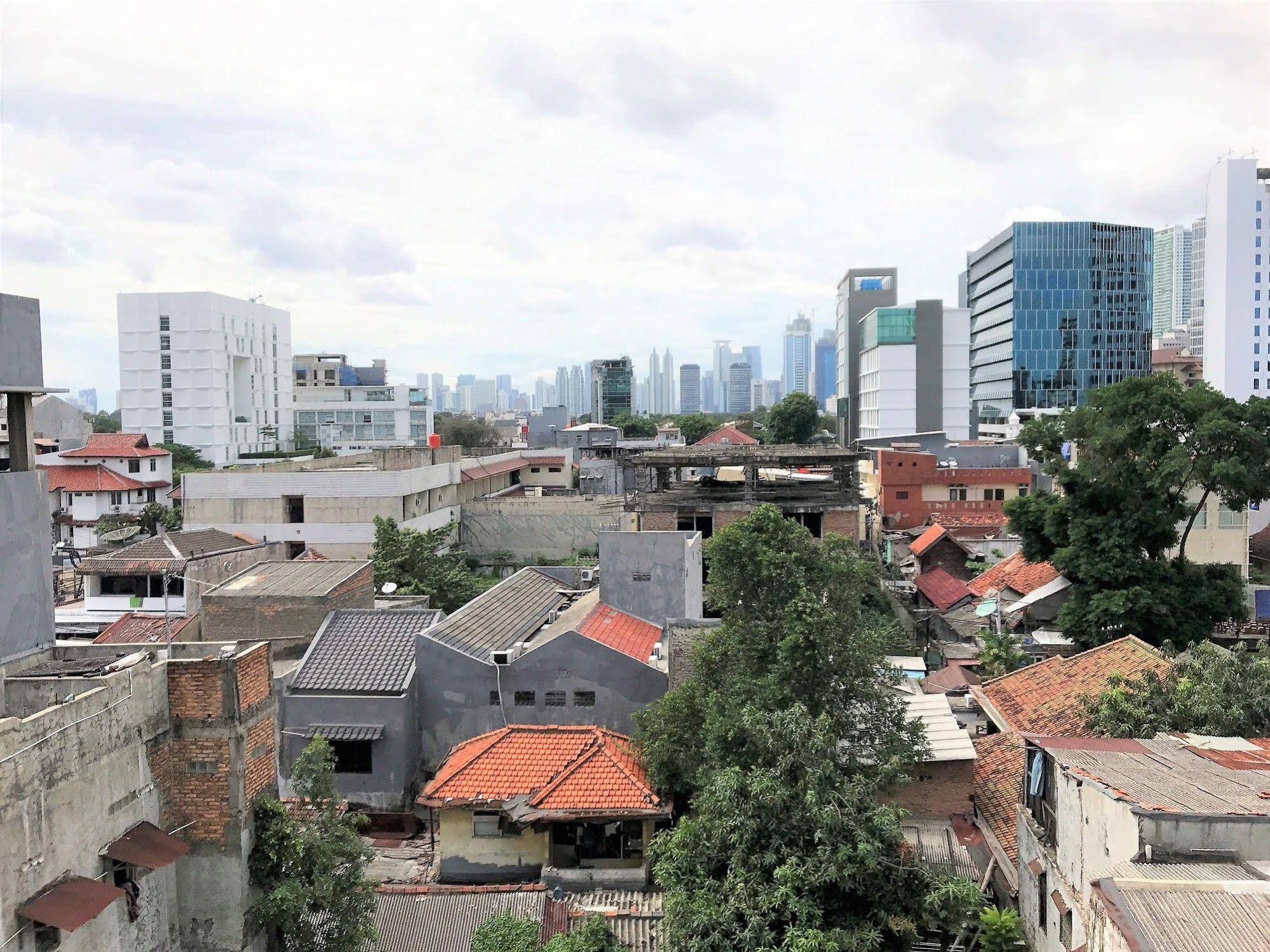 B Shaw Hotel & Restaurant