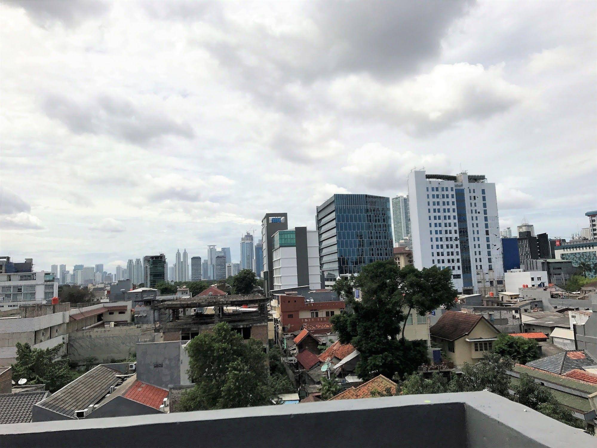 B Shaw Hotel & Restaurant