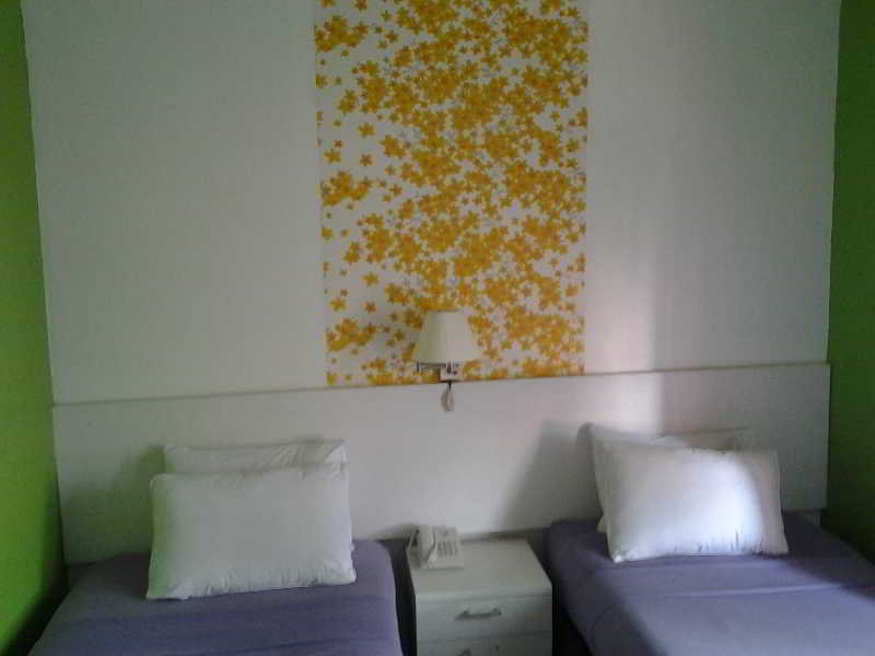 Bunga Dahlia Guest House by OYO Rooms