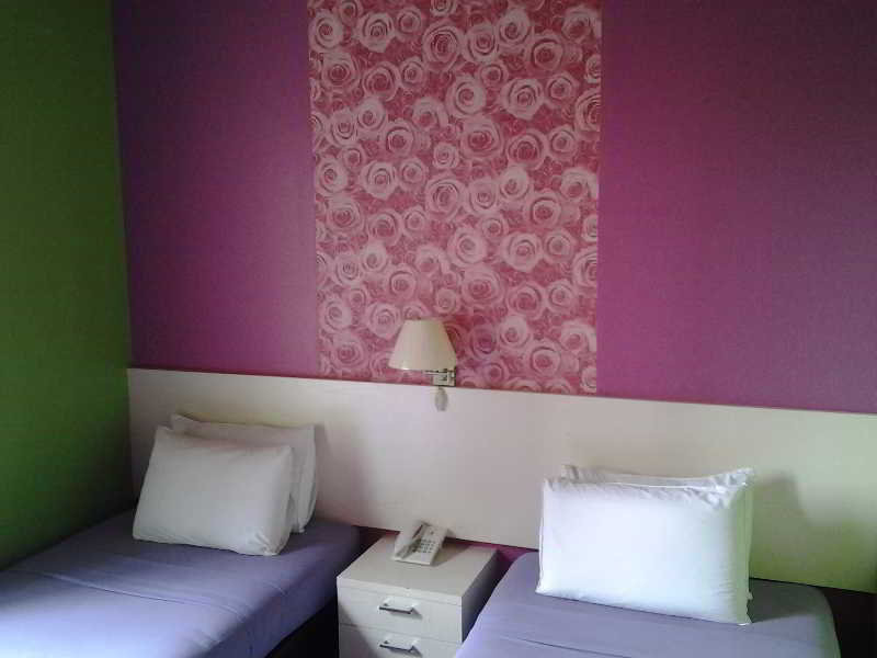 Bunga Dahlia Guest House by OYO Rooms