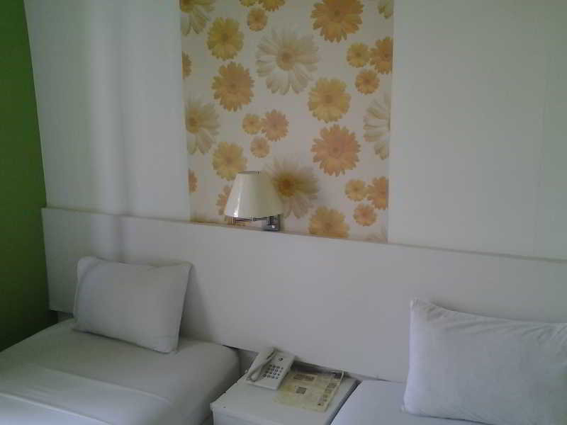 Bunga Dahlia Guest House by OYO Rooms