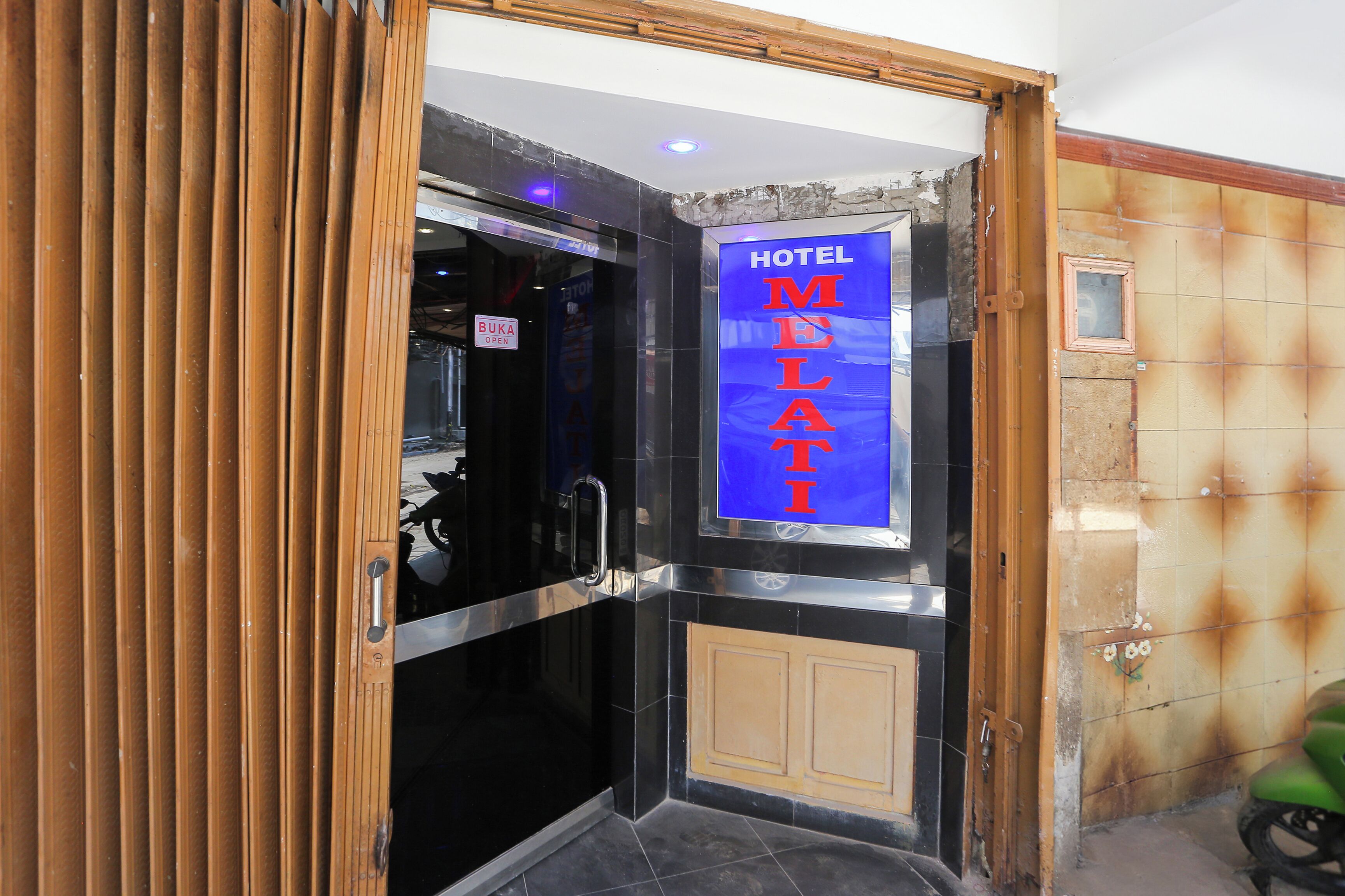 Capital O 93261 Fresh Hotel Near Stasiun Jakarta Kota