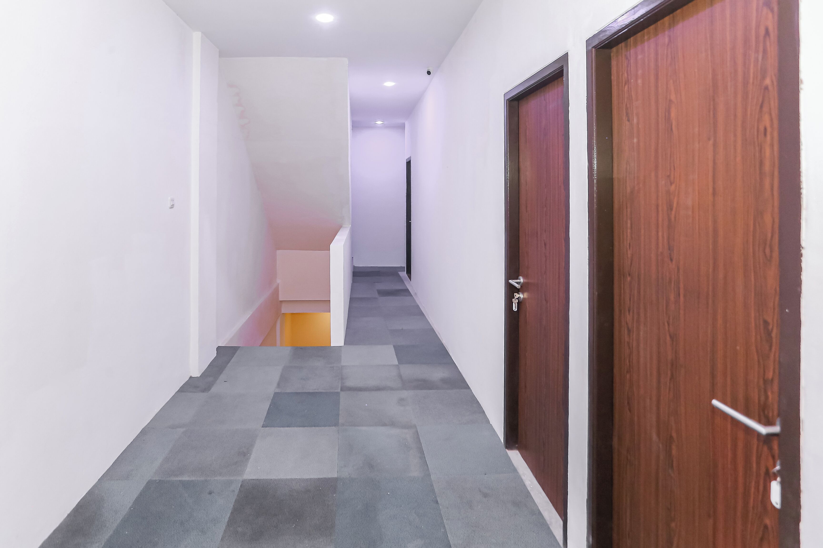 Capital O 93261 Fresh Hotel Near Stasiun Jakarta Kota