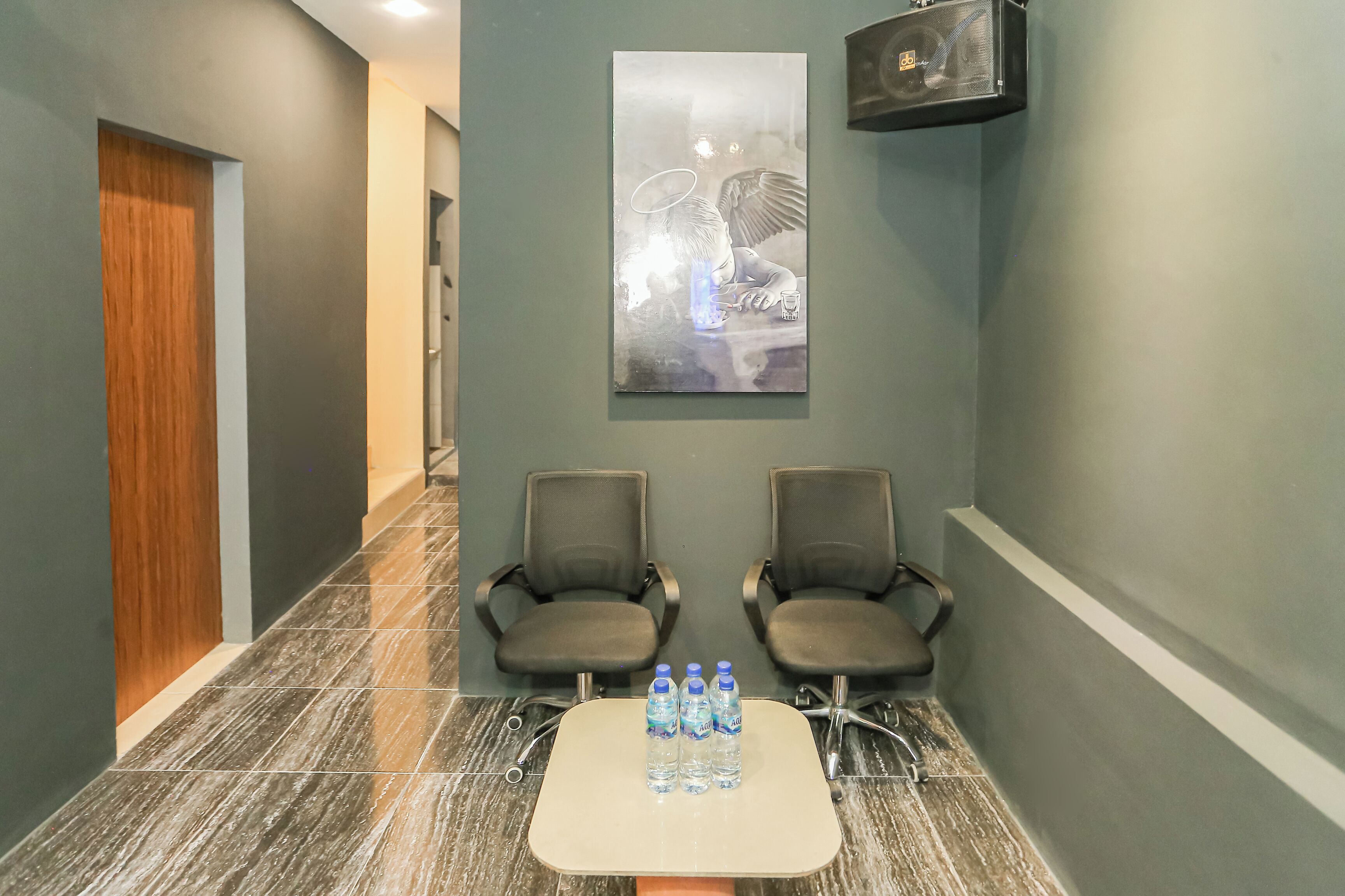 Capital O 93261 Fresh Hotel Near Stasiun Jakarta Kota