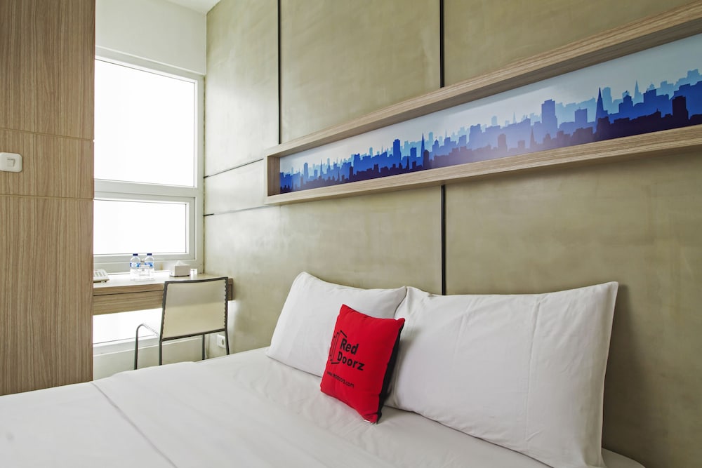 Casaliving by RedDoorz