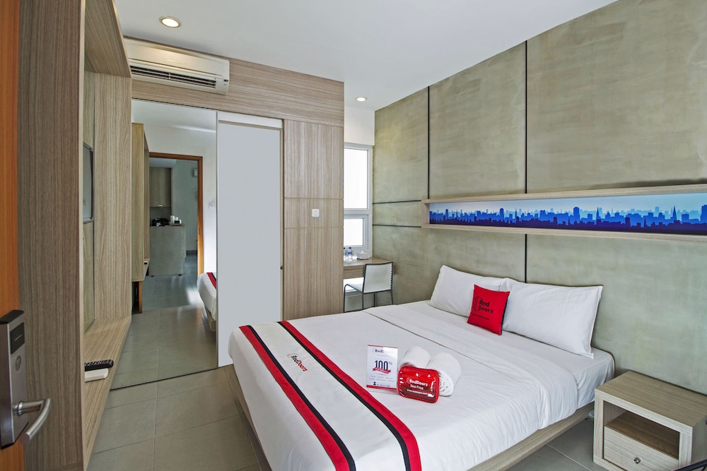 Casaliving by RedDoorz