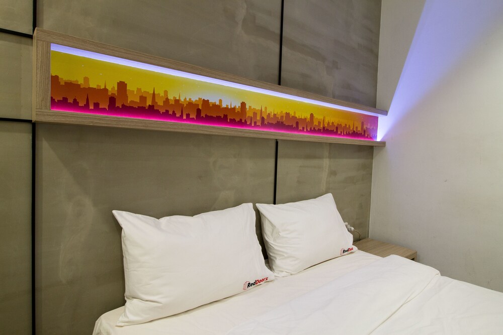Casaliving by RedDoorz