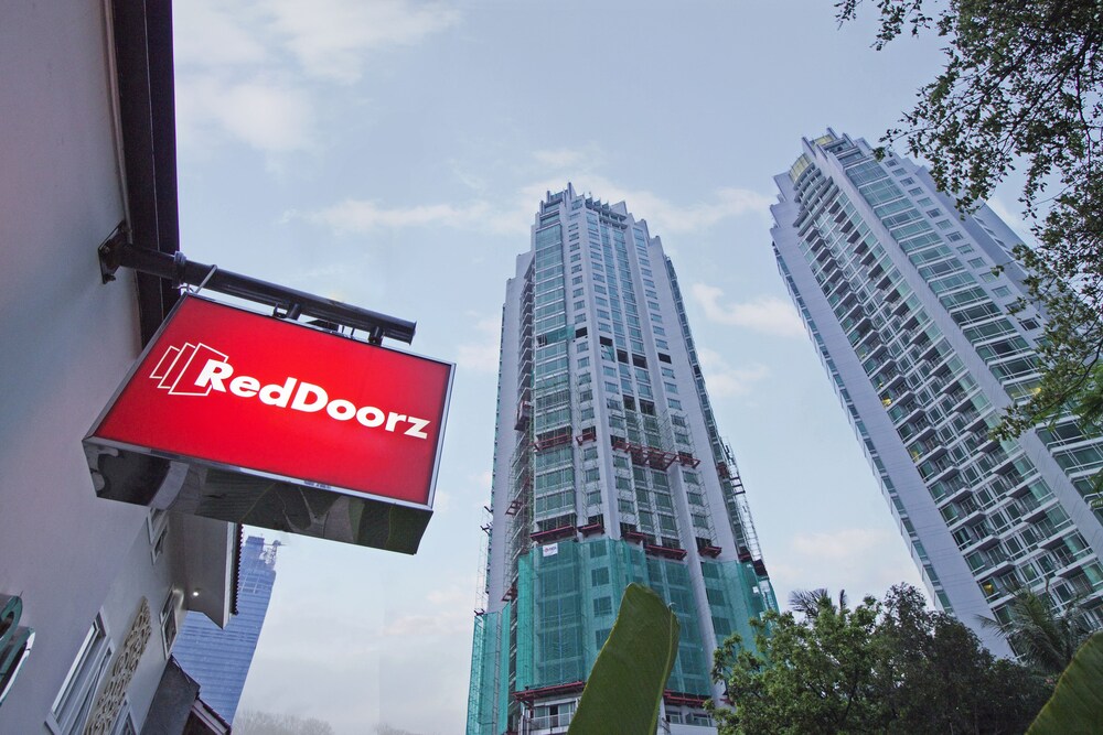 Casaliving by RedDoorz