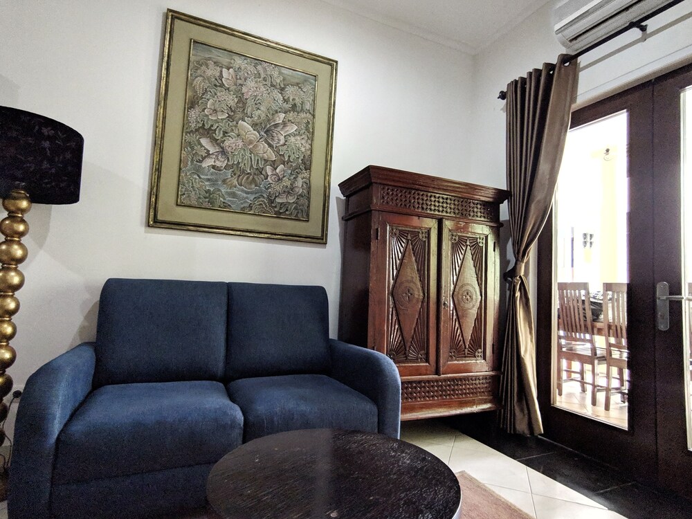 Chic Home Kemang by FLAT06