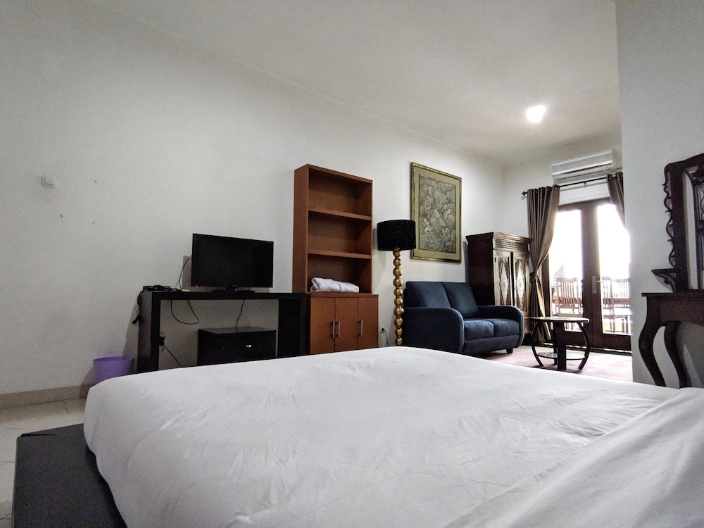 Chic Home Kemang by FLAT06