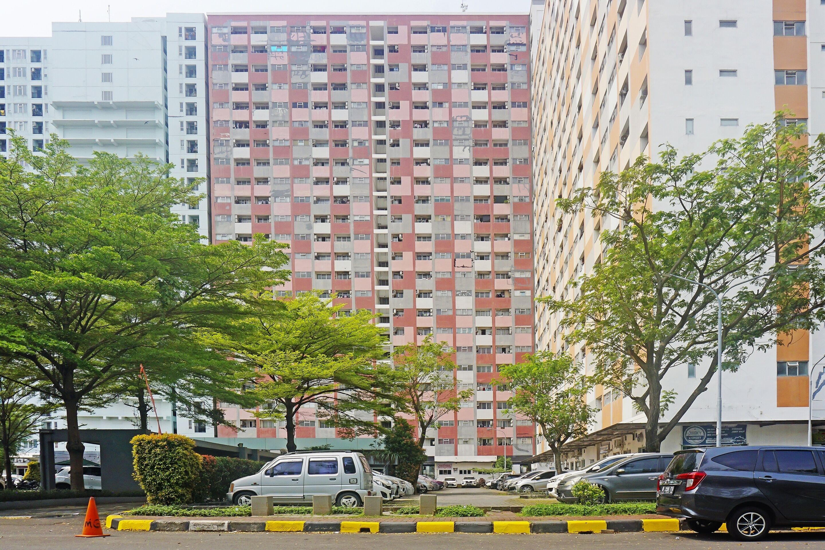 Collection O 91470 De Royal Sentra Timur